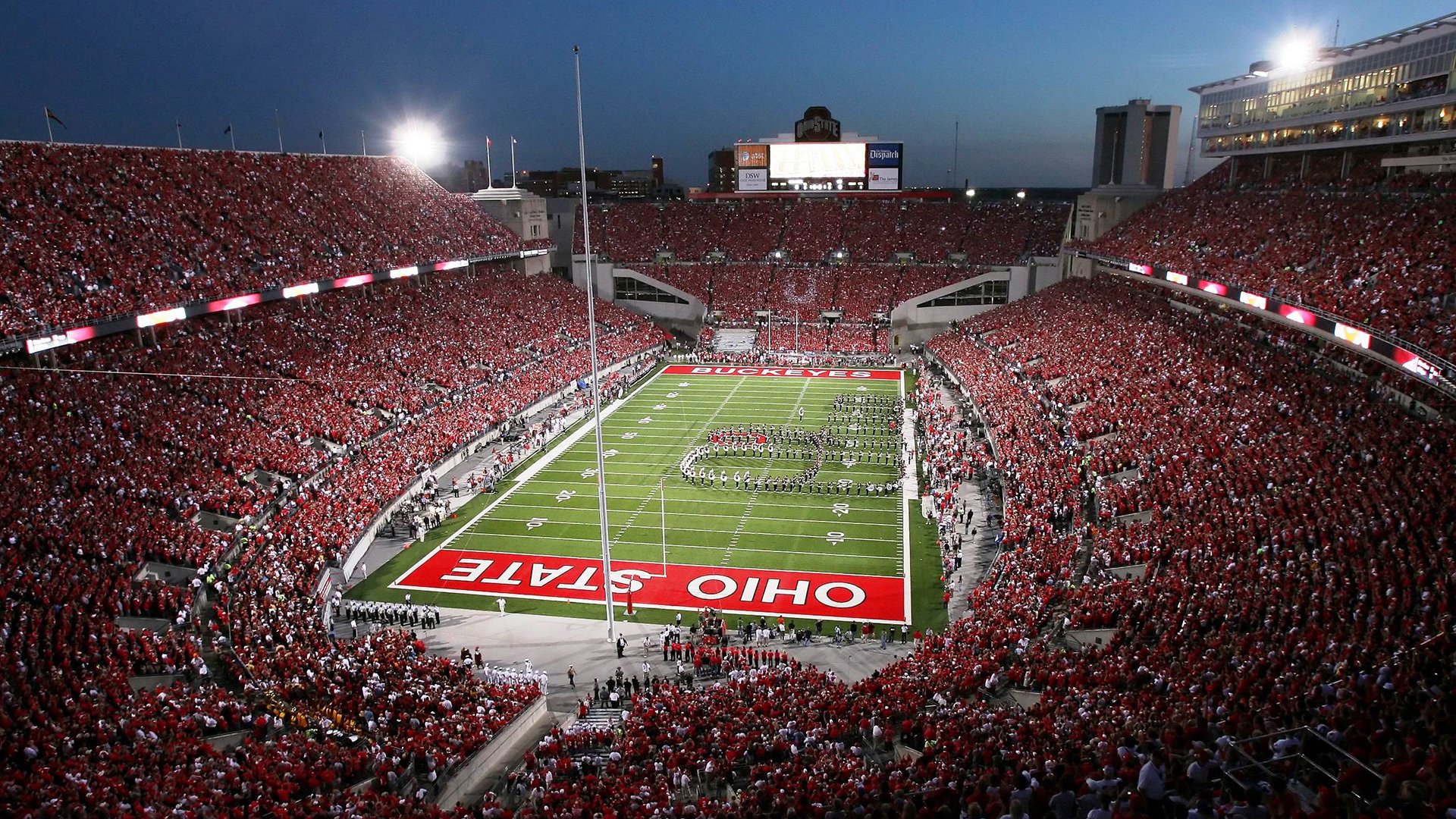 数字化转播技术推动足球赛事全球同步直播，数字化转播的电视节目以哪几类为主